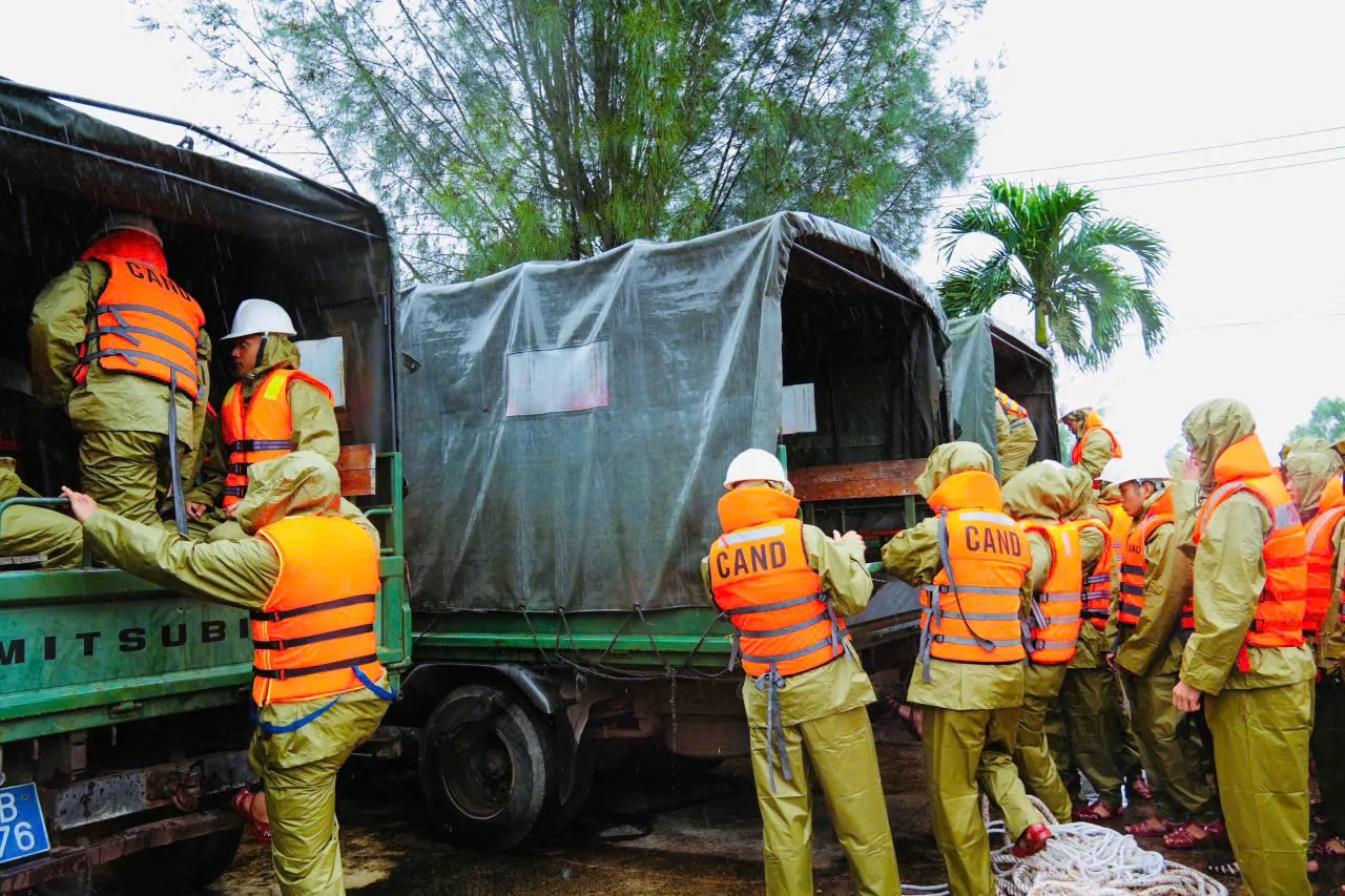 Công an Đắk Lắk triển khai lực lượng, phương án ứng phó chủ động với bão số 13 (Kalmaegi)