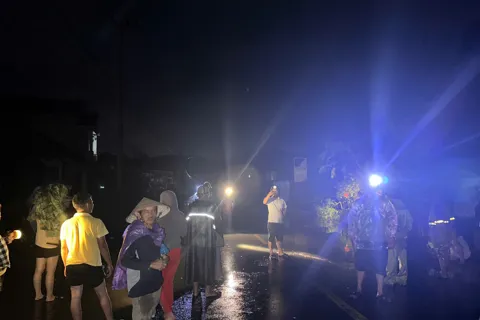 Đắk Lắk: khẩn trương di dời hàng chục hộ dân ngập lụt trong đêm