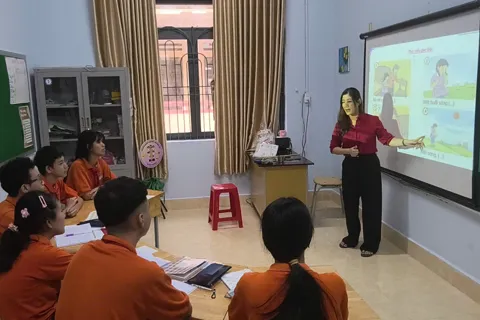 Hơn cả con chữ - Nơi tình thương là giáo trình, hy vọng và là bài học đầu tiên