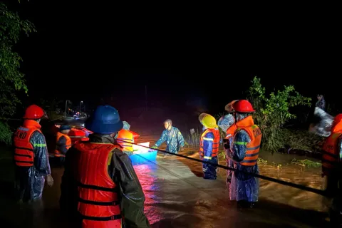 Đắk Lắk: sơ tán khẩn cấp 180 người dân khỏi vùng lũ lụt, nguy cơ sạt lở đất