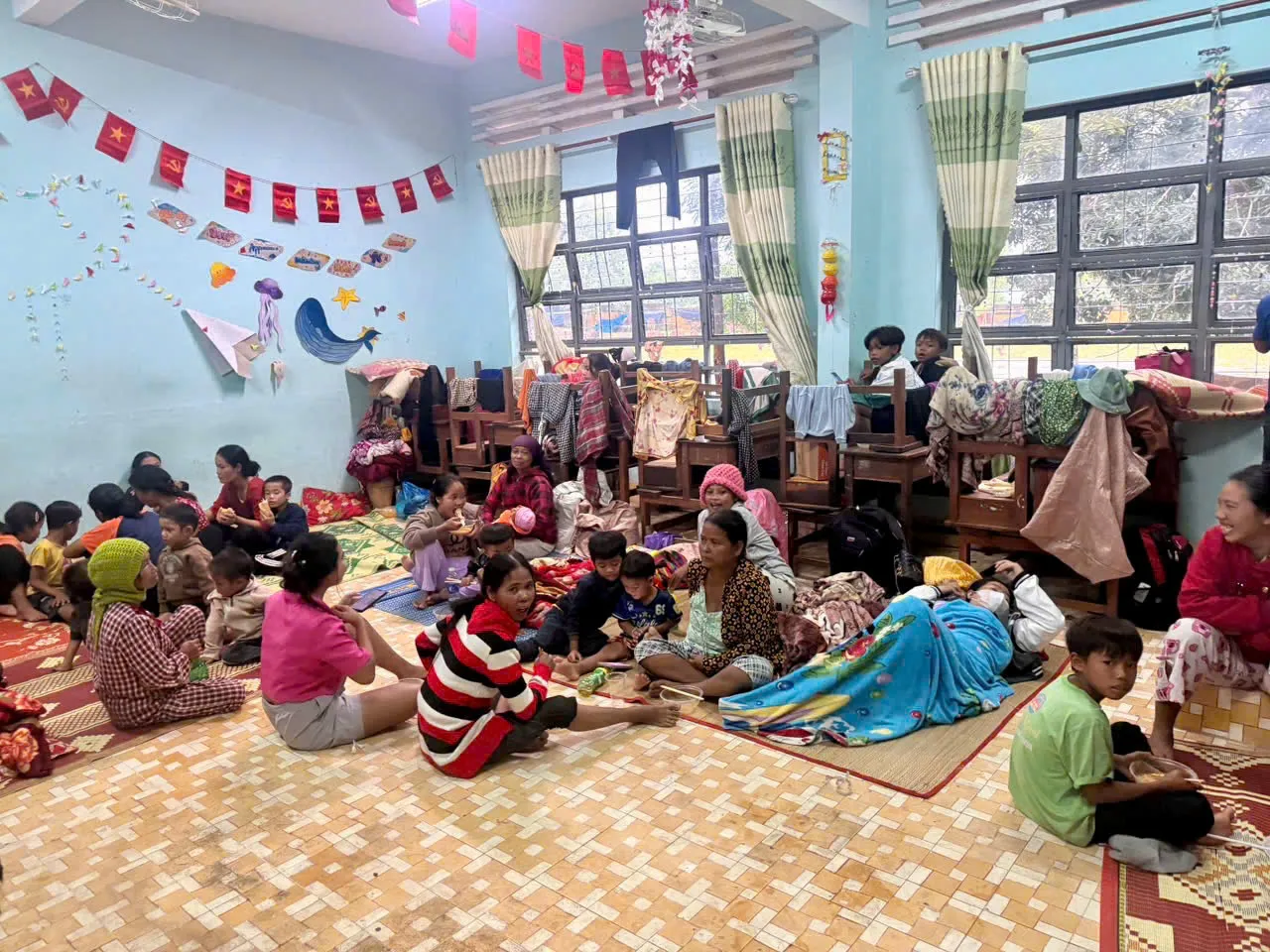 Gia Lai: một xã sơ tán khẩn cấp hàng nghìn người dân khỏi vùng ngập lụt