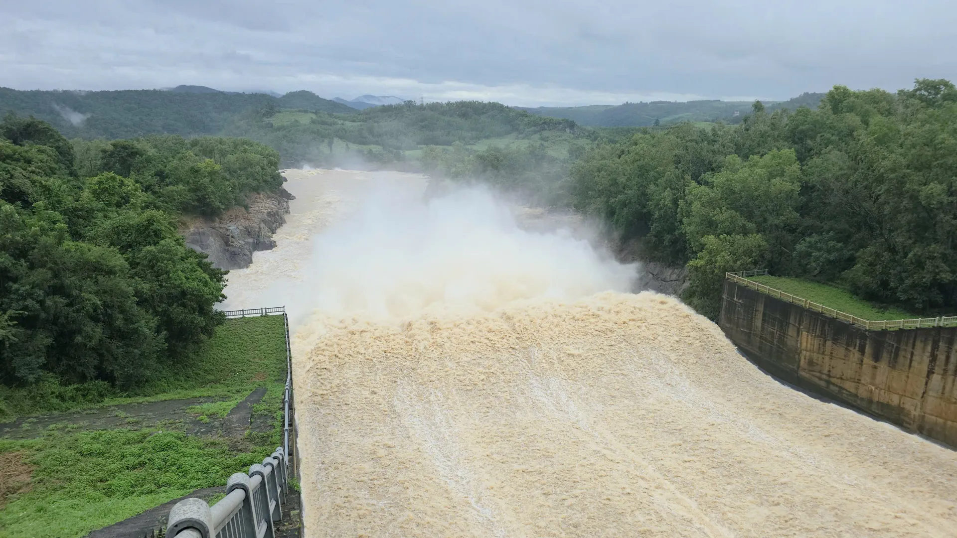 Đắk Lắk: yêu cầu 3 thủy điện hạ mực nước đón lũ