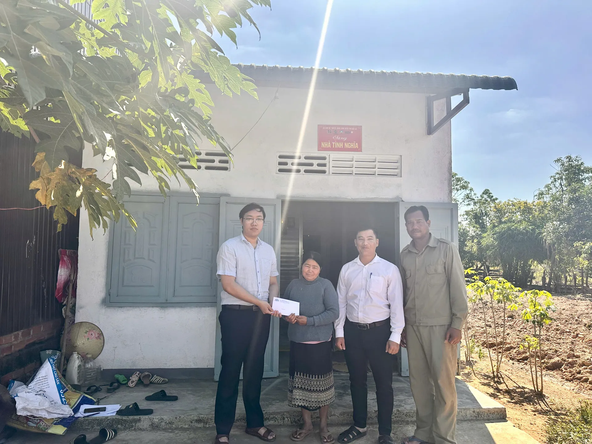 Ban An toàn giao thông tỉnh Đắk Lắk thăm hỏi các gia đình có nạn nhân tử nạn vì tai nạn giao thông