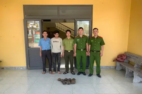 Đắk Lắk: người dân tự nguyện bàn giao 8 cá thể rùa quý hiếm 