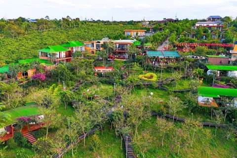 Ngôi làng sinh thái xanh giữa lòng phố núi