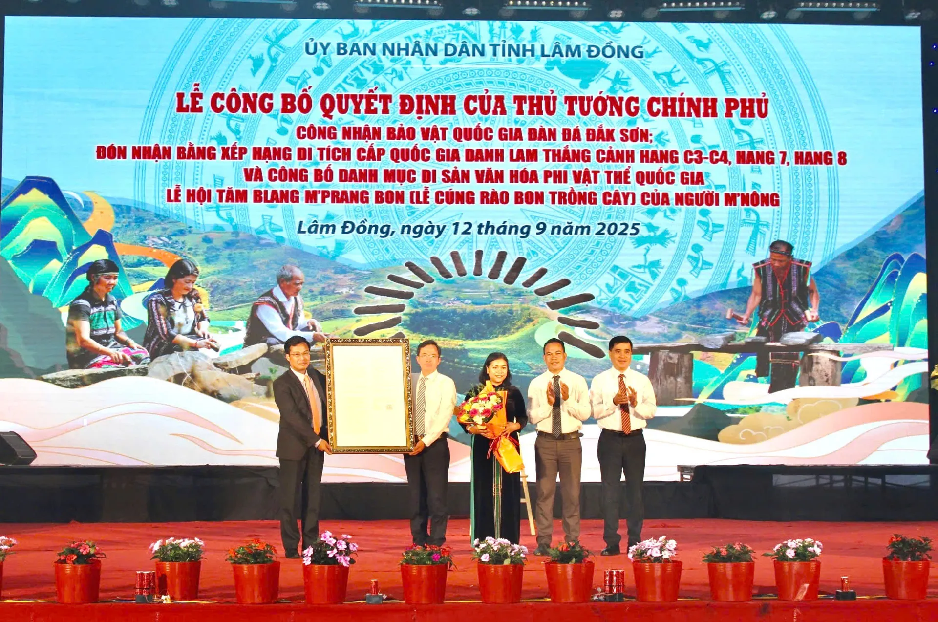 Đàn đá Đắk Sơn được công nhận là Bảo vật quốc gia