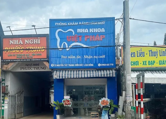 Lâm Đồng: tạm đình chỉ 2 cơ sở nha khoa hoạt động không phép