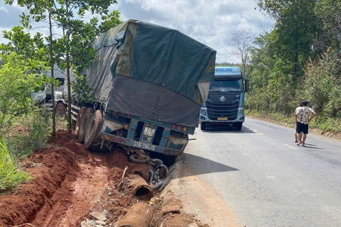 Đắk Nông: tai nạn liên hoàn trên quốc lộ 28, nhiều người thương vong
