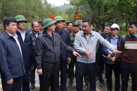 Lâm Đồng: Phó Thủ tướng Chính phủ Hồ Quốc Dũng kiểm tra hiện trường sạt lở đèo Prenn và đèo Mimosa 