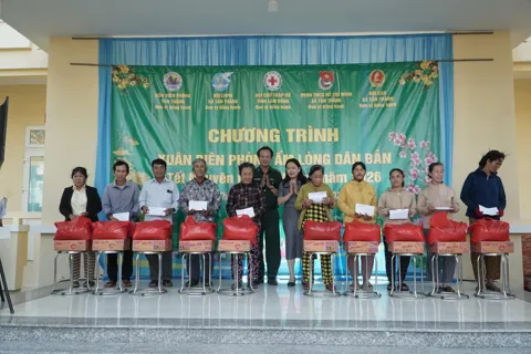 Lâm Đồng: “Xuân Biên phòng ấm lòng dân buôn làng" tại xã Tân Thành