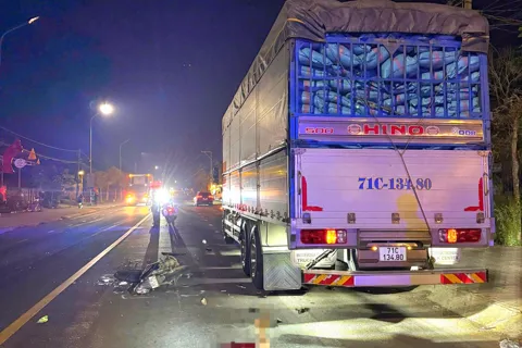 Liên tiếp hai vụ tai nạn giữa xe máy và xe tải trên Quốc lộ 20 khiến 2 người tử vong
