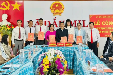 Lâm Đồng: công bố Quyết định thành lập Trung tâm Dịch vụ tổng hợp xã Đắk Mil