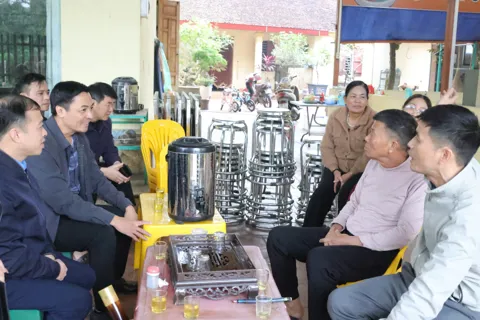 Bí thư Đảng ủy xã Hiệp Hòa kiểm tra tiến độ dự án nâng cấp tuyến ĐT296