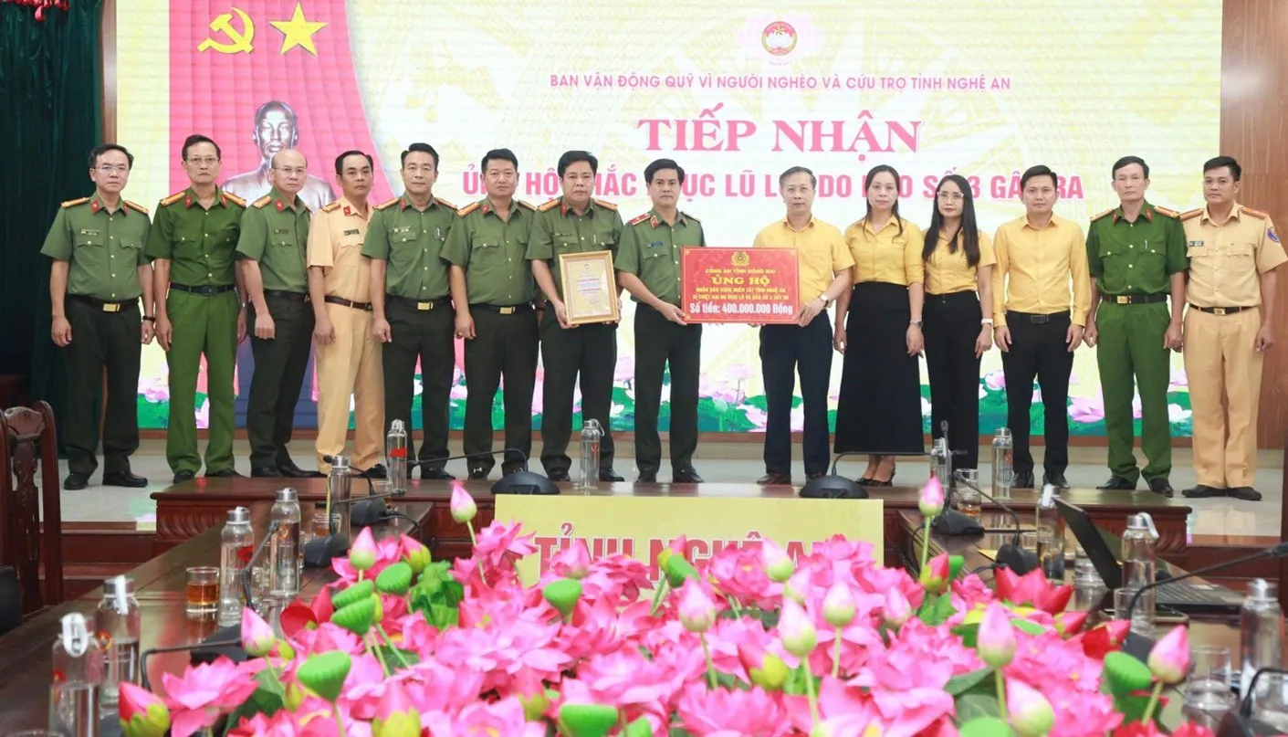 Công an tỉnh Đồng Nai trao tặng 1,6 tỷ đồng hỗ trợ đồng bào bị thiệt hại do bão số 3
