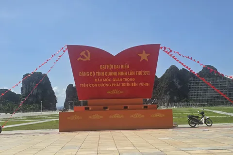 Quảng Ninh: rực rỡ cờ hoa chào mừng Đại hội Đảng bộ tỉnh lần thứ XVI
