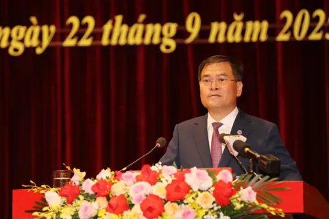 Ông Bùi Văn Khắng được bầu giữ chức Chủ tịch UBND tỉnh Quảng Ninh

