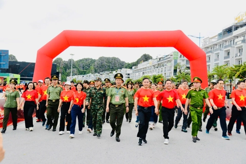 "Cùng Việt Nam tiến bước": lan tỏa tinh thần đoàn kết từ Bắc tới Nam