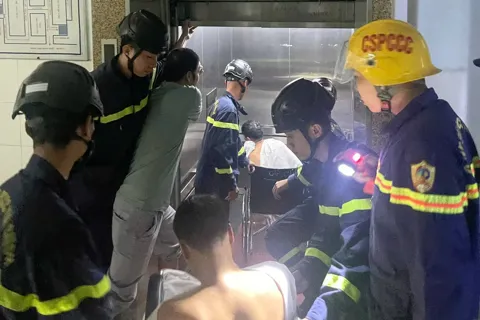 Đà Nẵng: giải cứu thành công 3 nạn nhân mắc kẹt trong thang máy bệnh viện