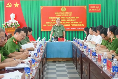 Tăng cường bám sát cơ sở, giữ vững an ninh từ nền tảng địa bàn trọng điểm