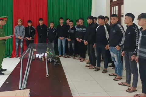 Khởi tố nhóm đối tượng mang hung khí tụ tập trong đêm