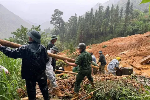 Tuyên Quang: mưa lớn sau bão số 10 gây sạt lở nghiêm trọng, 4 người mất tích
