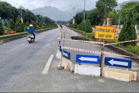 Quốc lộ 4D sụt lún nghiêm trọng, Lai Châu ban bố tình huống khẩn cấp
