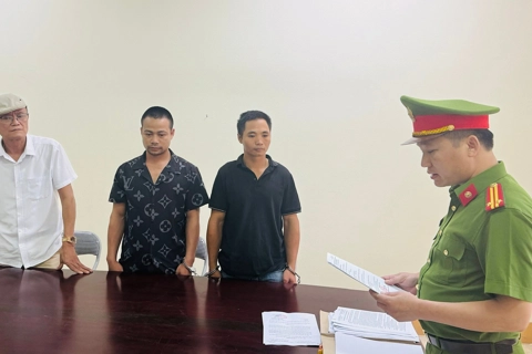 Khởi tố, bắt tạm giam nhóm đối tượng khai thác trái phép hơn 40 m³ gỗ rừng