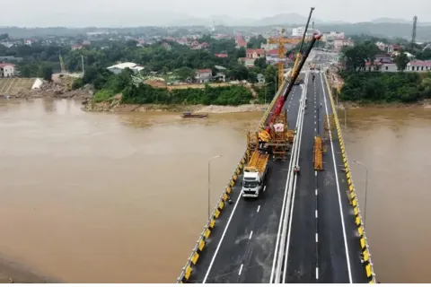 Khánh thành cầu Phong Châu mới - biểu tượng đoàn kết quân dân