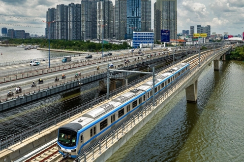 TP Hồ Chí Minh thí điểm cho mang xe đạp gấp lên tàu metro số 1
