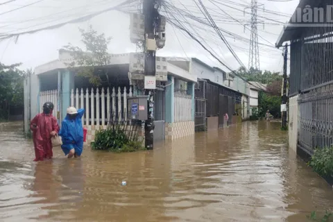 Mưa lũ dồn dập, nhiều nơi ở Đà Nẵng tái ngập sâu