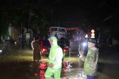 Lạng Sơn, Lào Cai căng mình ứng phó mưa lũ sau bão số 10