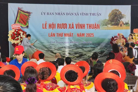 Lễ hội rươi xã Vĩnh Thuận lần thứ nhất: tôn vinh sản vật quý báu của vùng miền