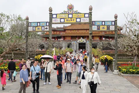 Huế đón gần nửa triệu lượt khách trong 8 ngày Tết