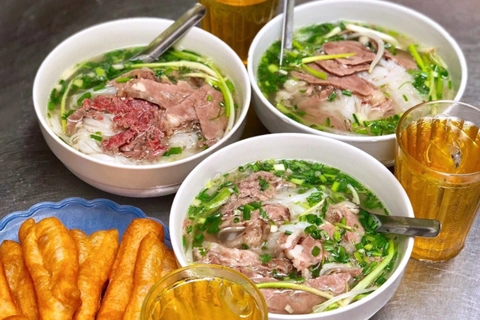 Phở trong đời sống đô thị Việt Nam: từ hồn phố Hà Nội đến nhịp sống Sài Gòn