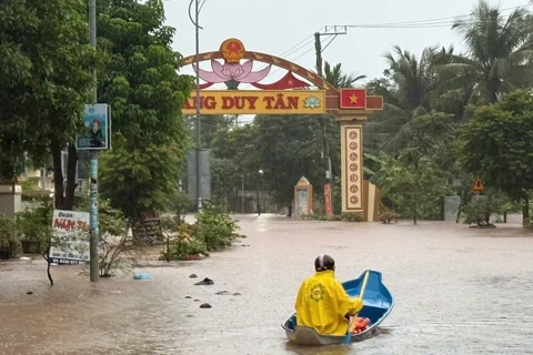 Kon Tum sạt lở, Quảng Trị ngập nặng sau bão số 1
