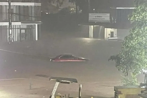 Thái Nguyên ngập sâu do mưa lớn, giao thông tê liệt nhiều nơi