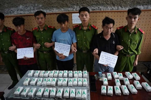 Bắt 3 người vận chuyển 100.000 viên hồng phiến ở Điện Biên

