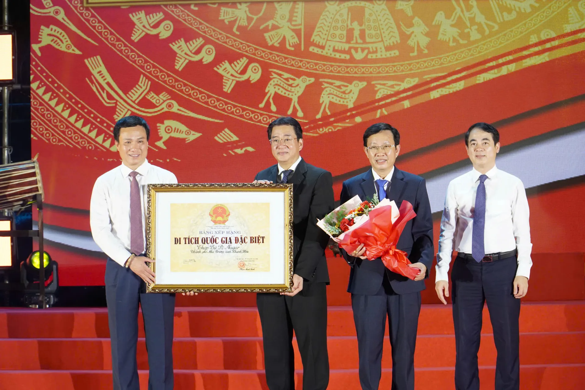 Tháp Bà Ponagar và trầm hương: đòn bẩy di sản cho kinh tế - du lịch Khánh Hòa