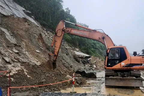 Đà Nẵng: mưa lớn làm nhiều tuyến đường giao thông bị ảnh hưởng, mất an toàn