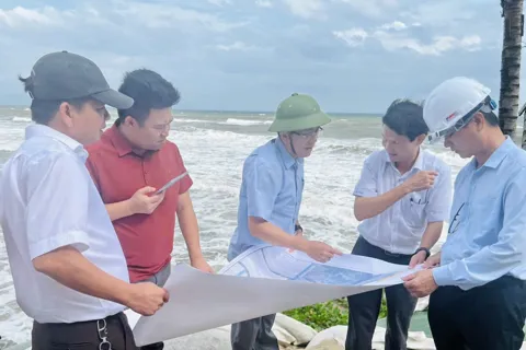 Bờ biển Hội An tiếp tục sạt lở, lãnh đạo Đà Nẵng thị sát chỉ đạo