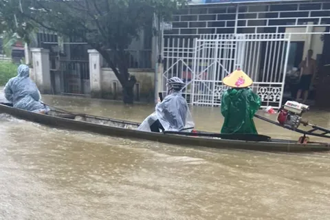 Huế đối mặt đợt lũ mới, nhiều sông vượt báo động 3