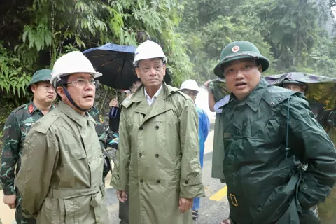 Lãnh đạo TP Đà Nẵng kiểm tra tình hình mưa lũ