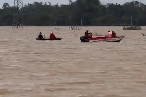 Đà Nẵng: lật ghe chở 9 người đi đám tang, 1 người mất tích