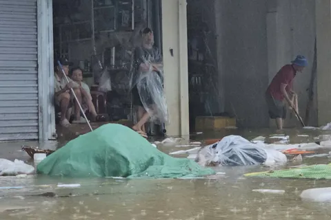 Huế oằn mình chống chọi trận lũ thứ 3 trong vòng một tuần