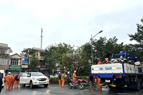 Đội xung kích Điện lực Huế hỗ trợ Đắk Lắk khôi phục điện an toàn