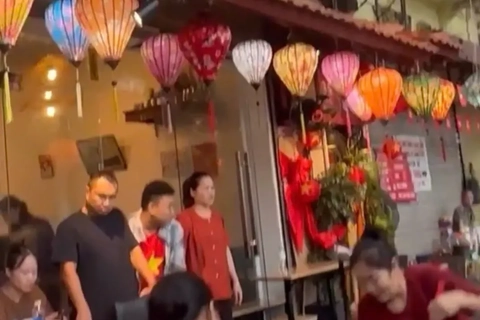 Chấn chỉnh nhân viên nhà hàng có thái độ kém chuẩn mực với du khách