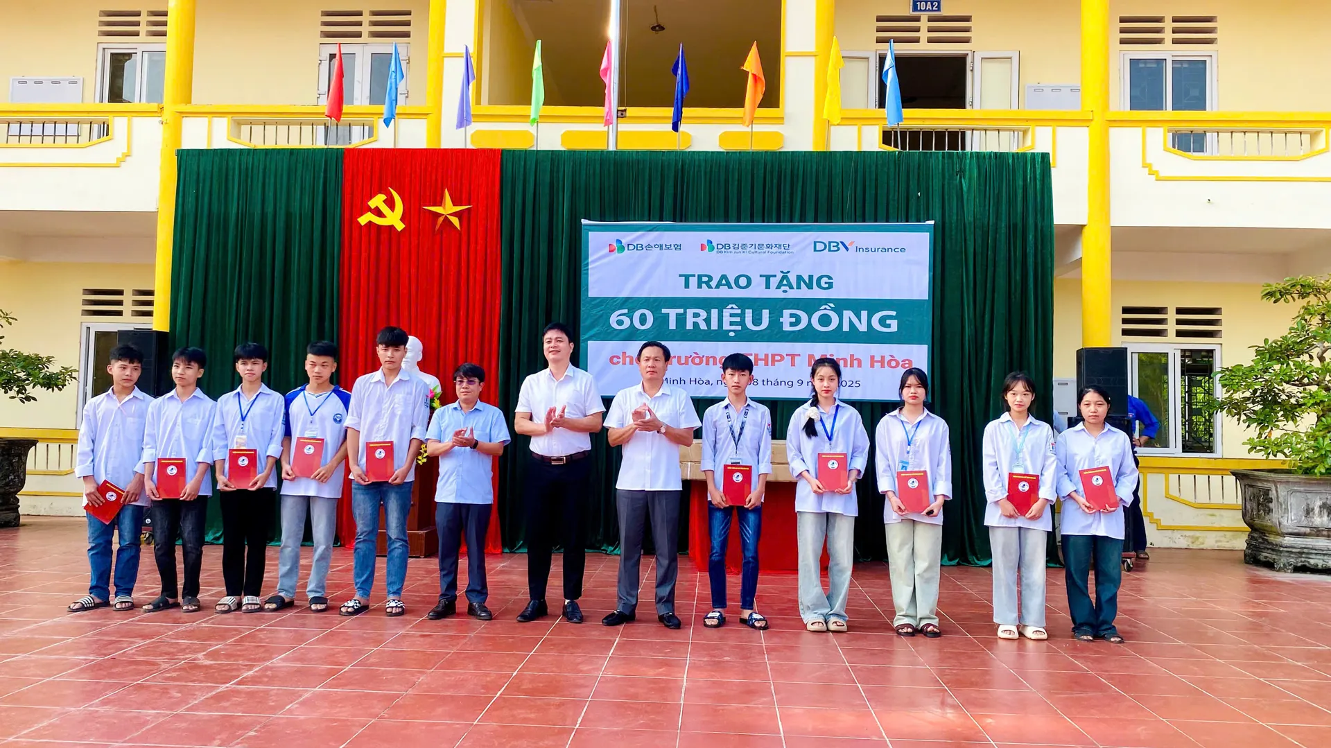 Quỹ Văn hóa DB Kim Jun Ki trao tặng học bổng cho học sinh hoàn cảnh khó khăn Trường THPT Minh Hòa, Phú Thọ