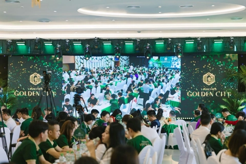 QueenLand Group tiếp tục tạo sóng giao dịch tại sự kiện ráp căn khu Thiên Hà – Vinhomes Golden City