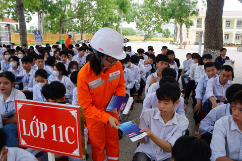EVNNPC hoàn thành xuất sắc nhiệm vụ đảm bảo cung cấp điện an toàn, ổn định, liên tục cho 27 tỉnh, thành phố miền Bắc
