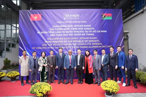 Thủ tướng Vanuatu thăm quan doanh nghiệp giữ vai trò then chốt trong ngành nhôm Việt